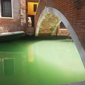 Appartamento The Secret Garden In The Very Heart Of, Venezia
